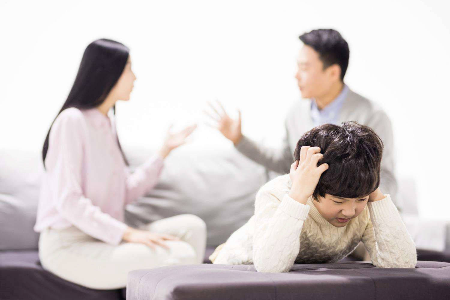 亲密关系修复术，幽默、道歉与身体接触的冲突降级智慧