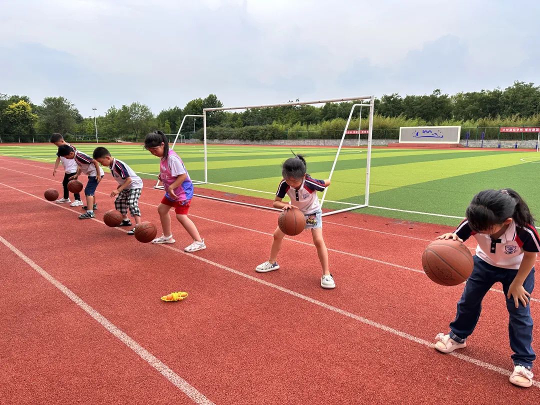 学院通过课外活动全面培养学生综合能力之道